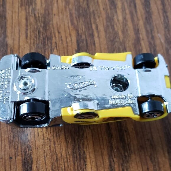 2021 Hot Wheels #22 HW Gateways 2/5 RV THERE YET Yellow/Chrome - Picture 5 of 5